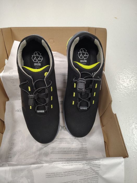 Bocanci Uvex marimea 44 negru