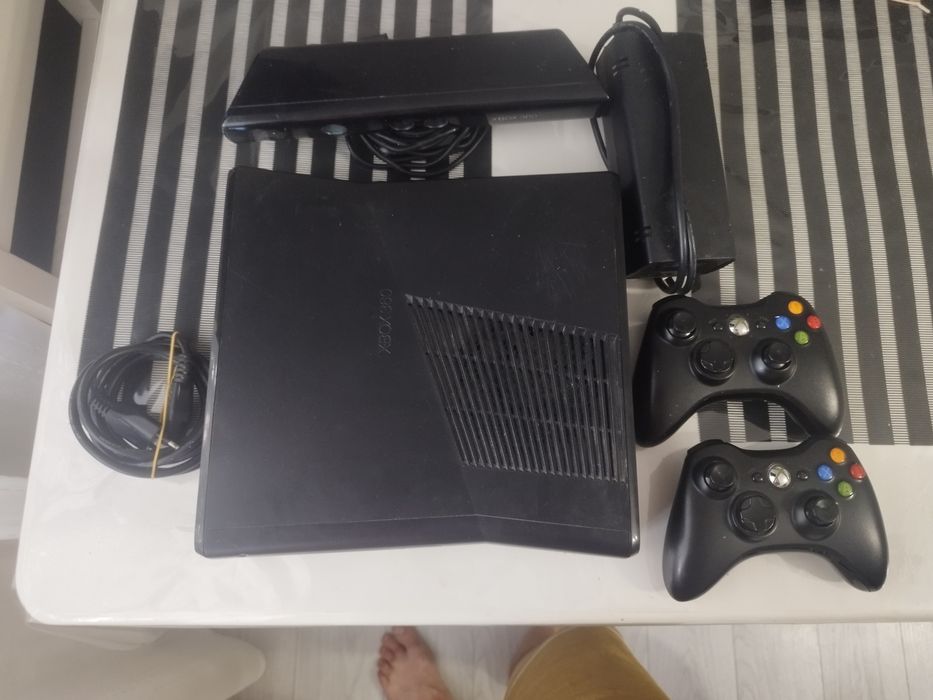 Se vinde Xbox 360+kintec modat 0740635018