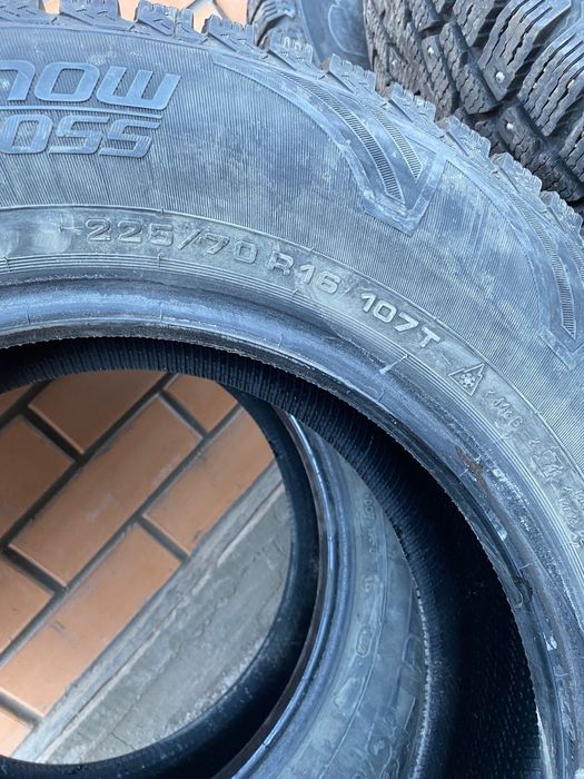 Продам шины  шипами