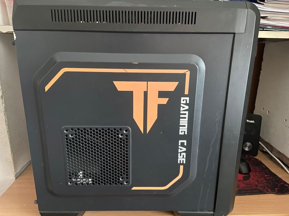 Vând pc gaming cu monitor