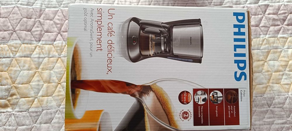 Продавам шварц кафемашина Philips Daily Collection HD7435/20