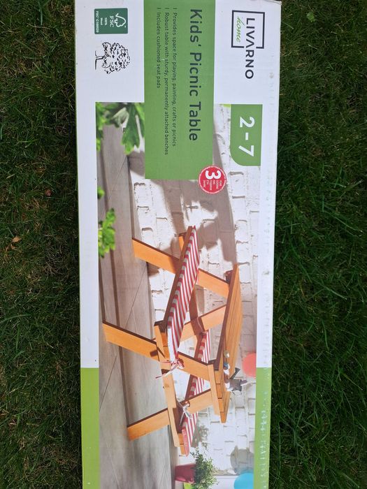 Детска маса с пейки