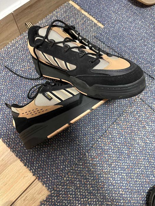 Adidas 48 2/3 stare ca noua