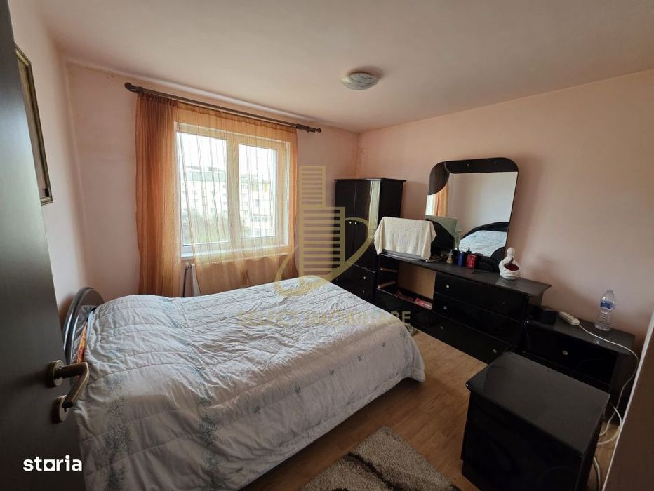 Apartament de 3 camere, decomandat, 66 mp., zona Sens
