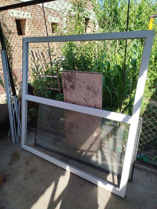 Окно стекла большое
