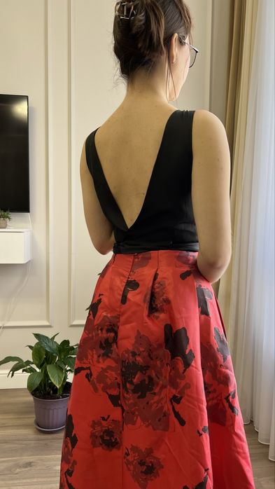 Платье нарядное с открытой спиной