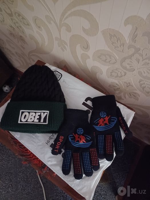 Продаю шапку и перчатки .