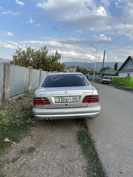 Mercedes-Benz E220 — в хорошем состоянии