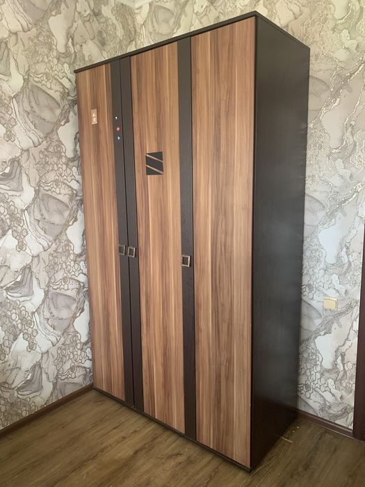 Продам шкаф добротный