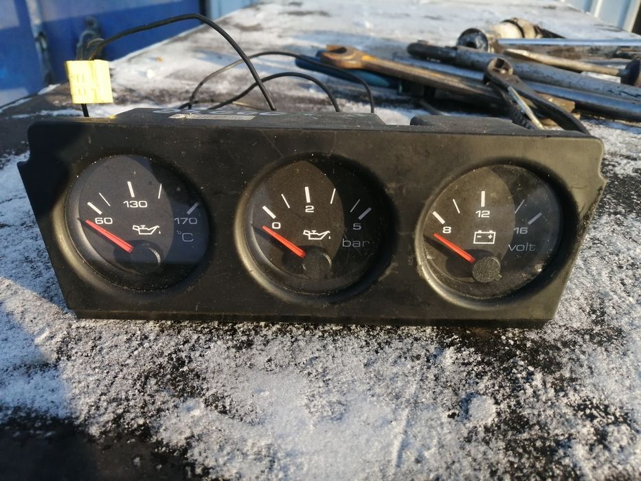 Продам на ауди б4 Доп приборы