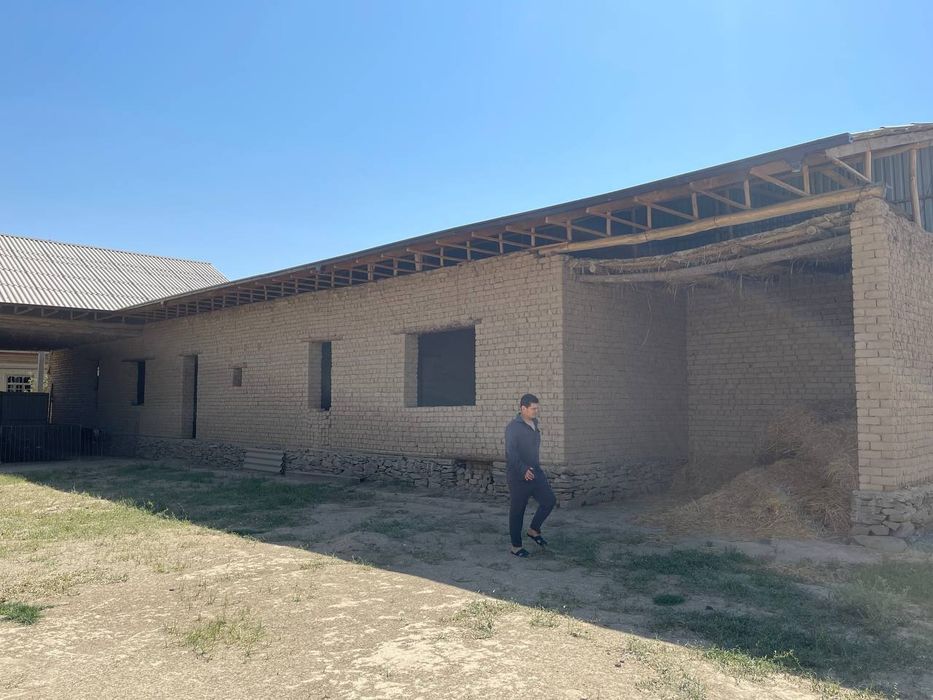 Yoyilmada yangi hovli 9 sotixli 8 honali uy