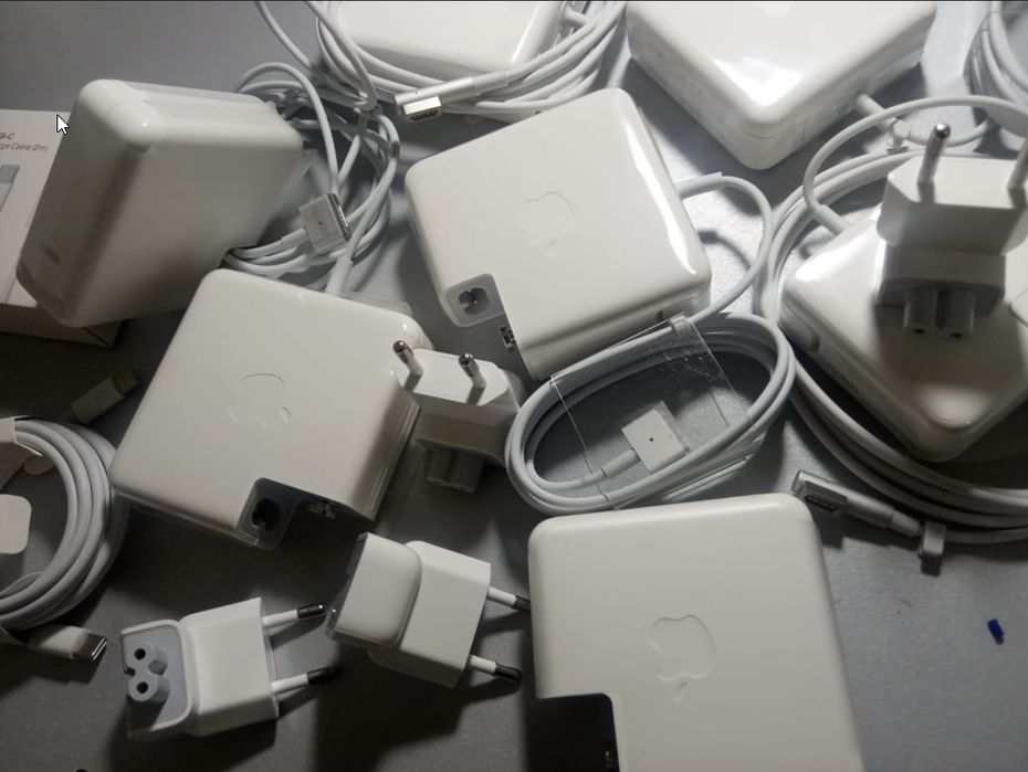 на ваш MacBook - зарядка, блок питания