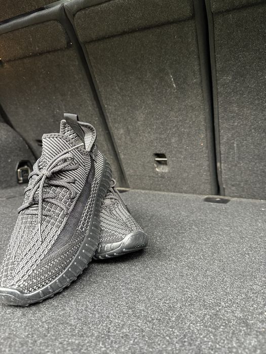 Adidasi Yeezy boost