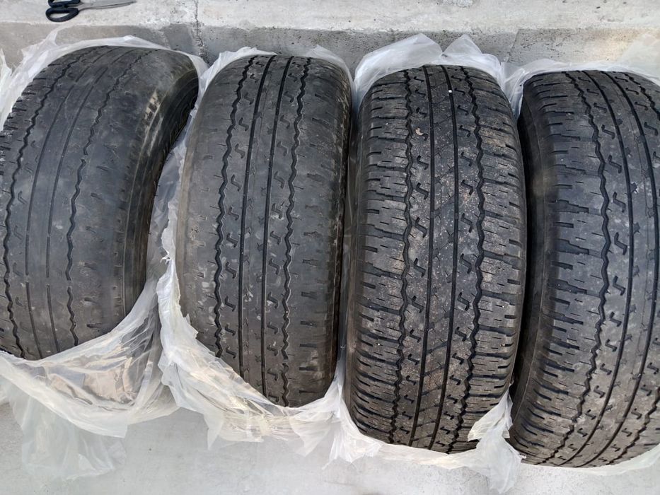 Продам покрышки R17 всесезонные б/у