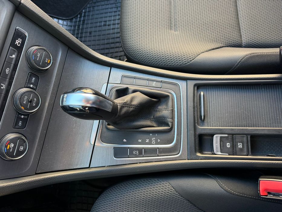 Продавам Много запазен лек автомобил Голф 7