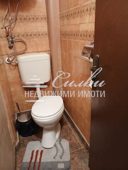 Дава се под наем Тристаен апартамент в Шумен, Център - 93 кв.м за 408 € - Снимка #9