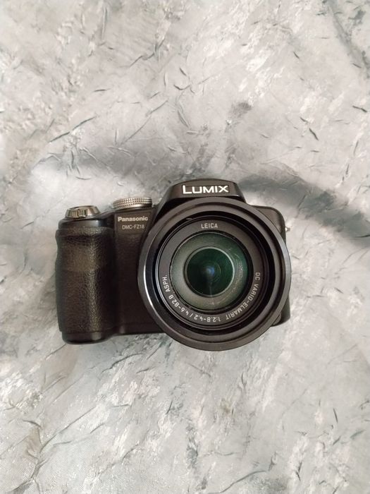 Vând aparat foto Panasonic Lumix!