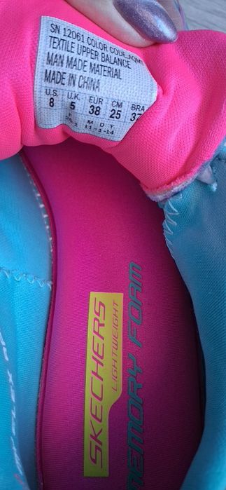 Маратонки Nike и Skechers