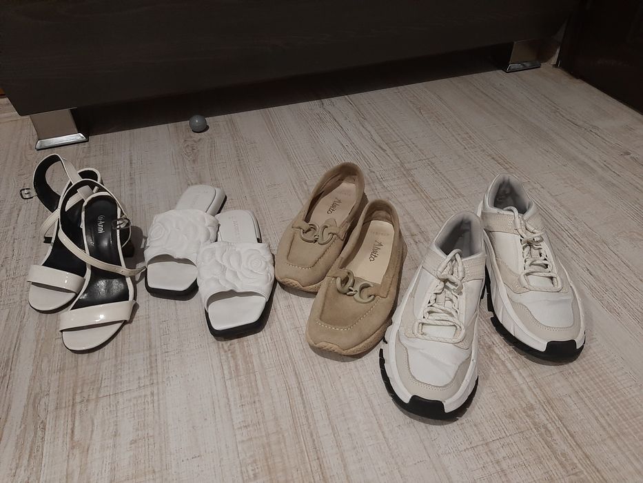 Обувки, сандали, боти.