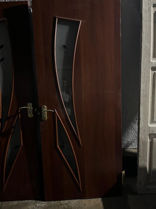 Есіктер бу Двери бу