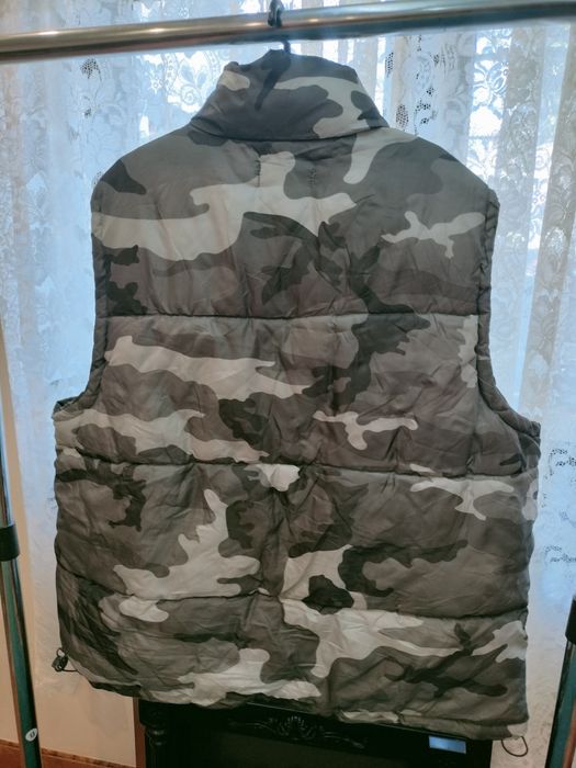 Vând vestă camuflaje