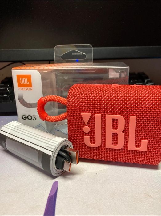 Boxă portabilă JBL Go 3 originală, de culoare roșie, în stare impecabilă!
