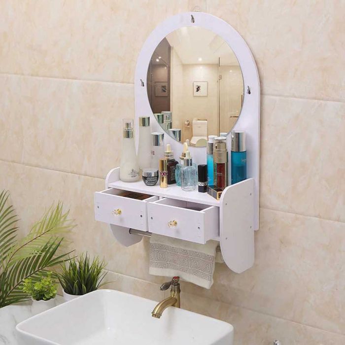 Огледало за грим и спестяващо място за баня и спалня