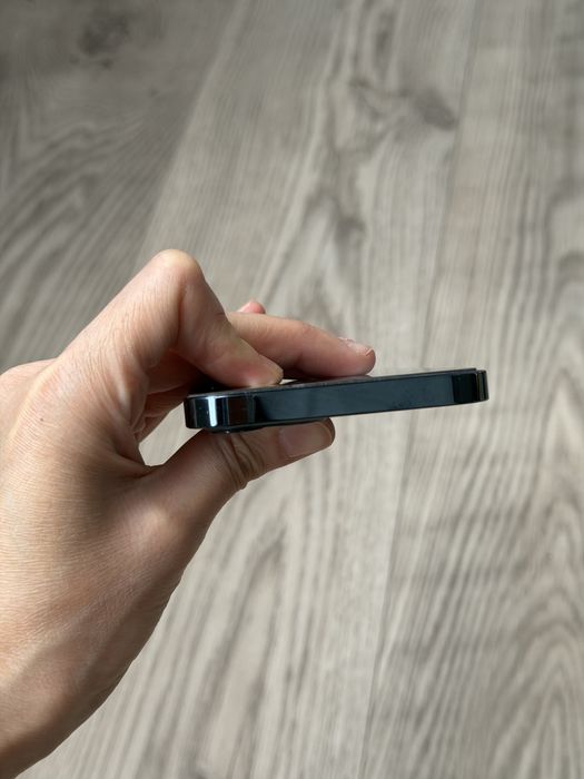 Продам айфон 12 про