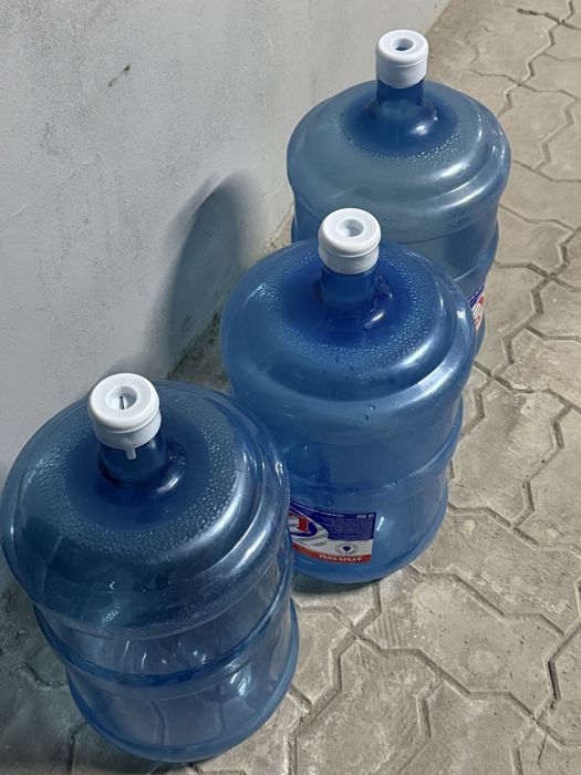 Бутыли для воды чистые 3 штуки