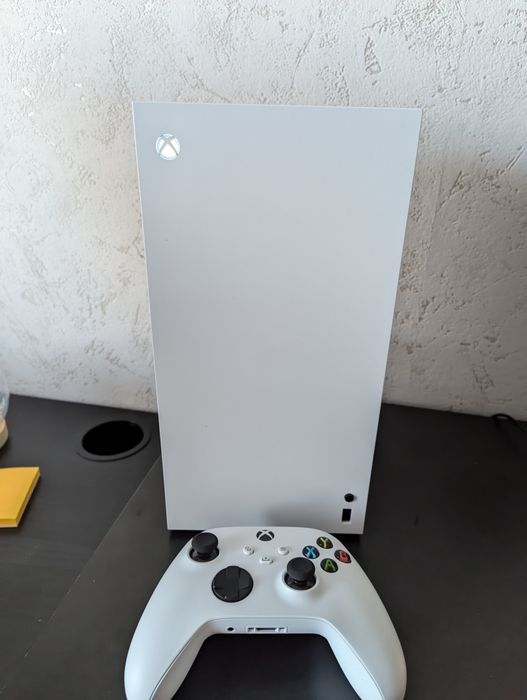 Xbox series x + controller nefolosit garantie aproape 2 ani emag ideal pentru GTA 6