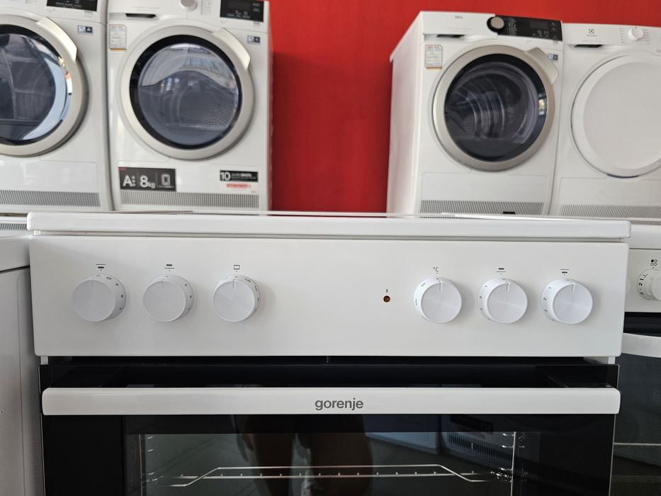 Свободностояща печка с керамичен плот Gorenje