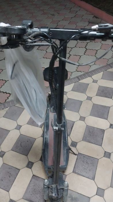 Продам электронный самокат