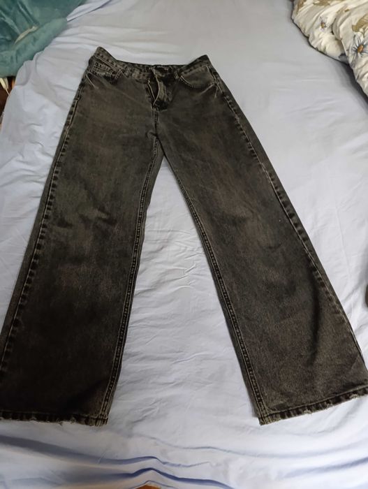 Продам б/у джинцы женские турецкие размер 28. Цена 120000 сум