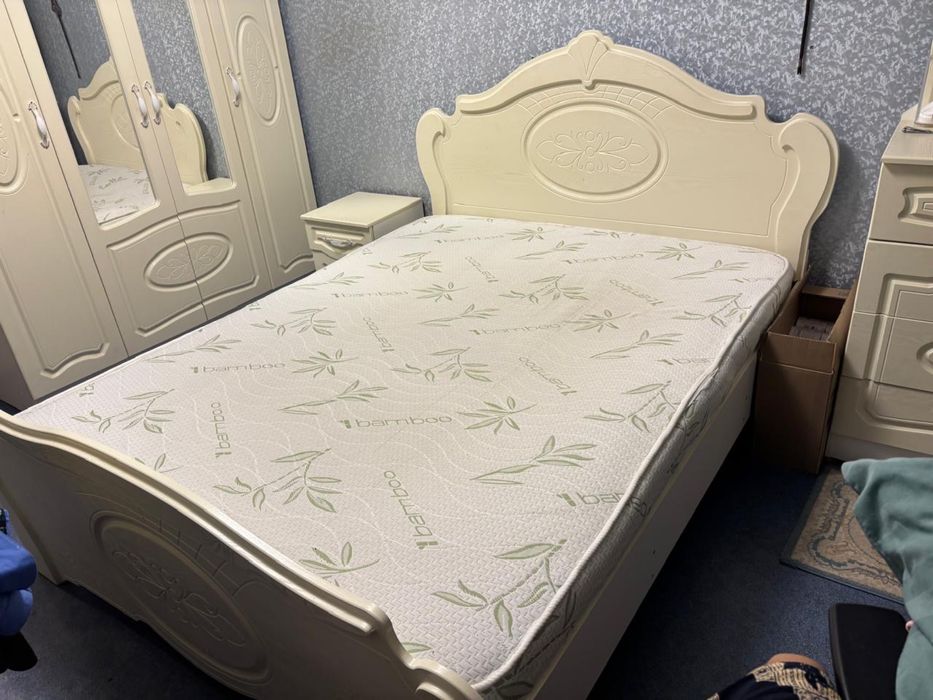 Спальный гарнитур