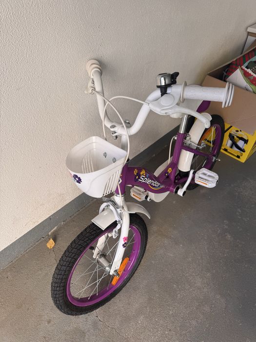 Bicicleta de fetite aproape noua
