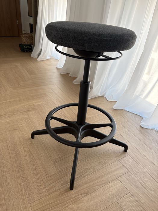 Scaun/taburet IKEA reglabil potrivit pt lucrul la birou