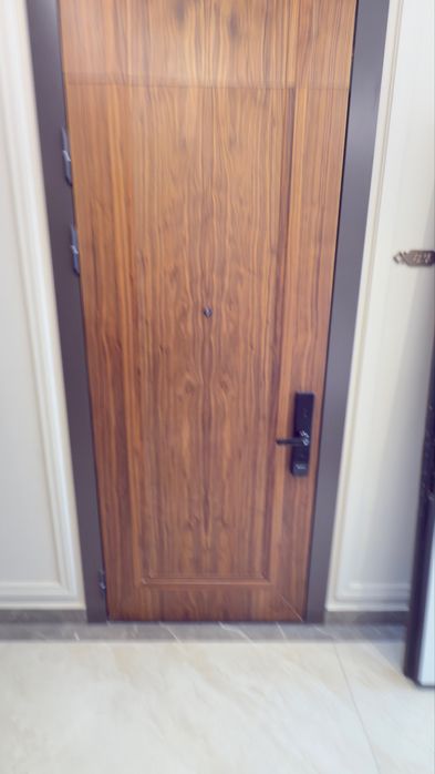 Дверь от квартиры