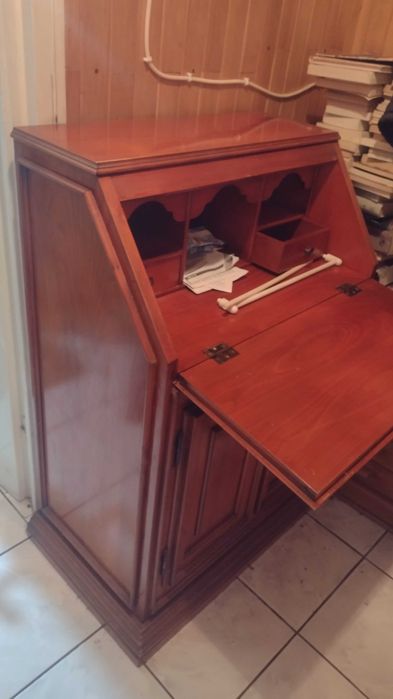 Secretaire din lemn de cires in stare foarte buna