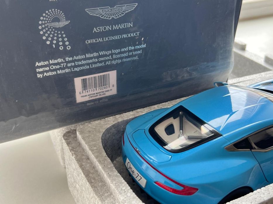 1:18 Aston Martin One-77. tiffany blue.