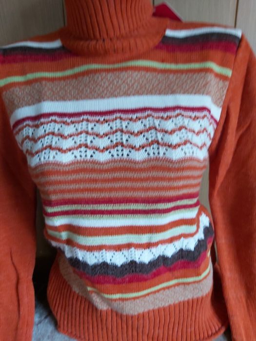 Продам свитера женские  (новые)