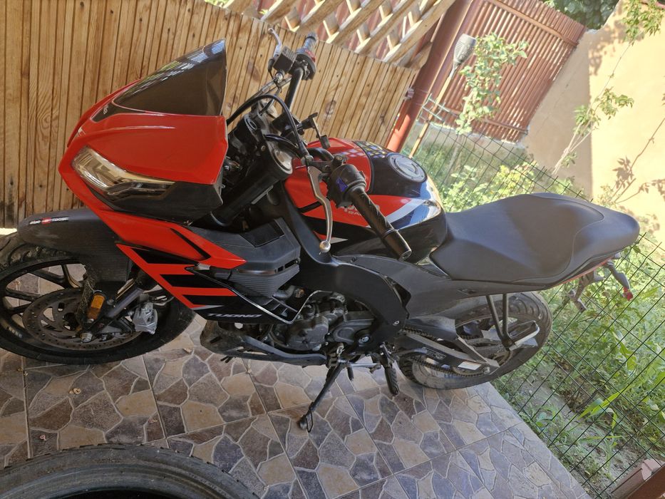 Vand sau schimb Moto aprilia 125cc