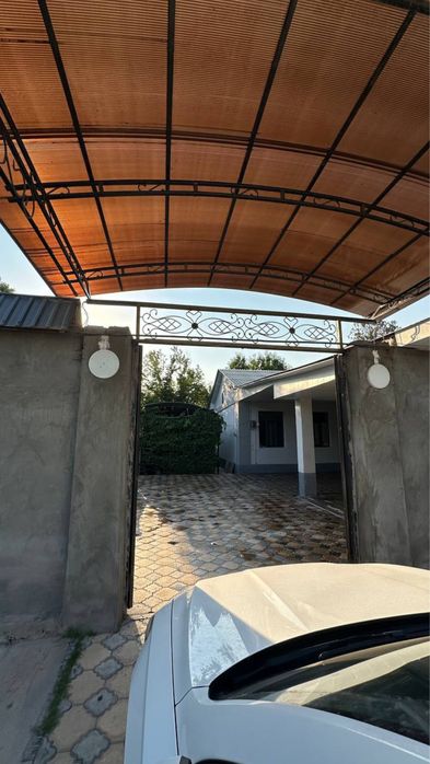 Кўчиб киришга тайёр уй сотилади. Катта ховлили, арзон ва қулай жойда