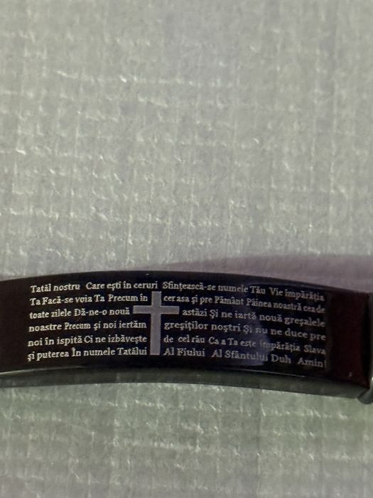 Bratara cu motiv religios