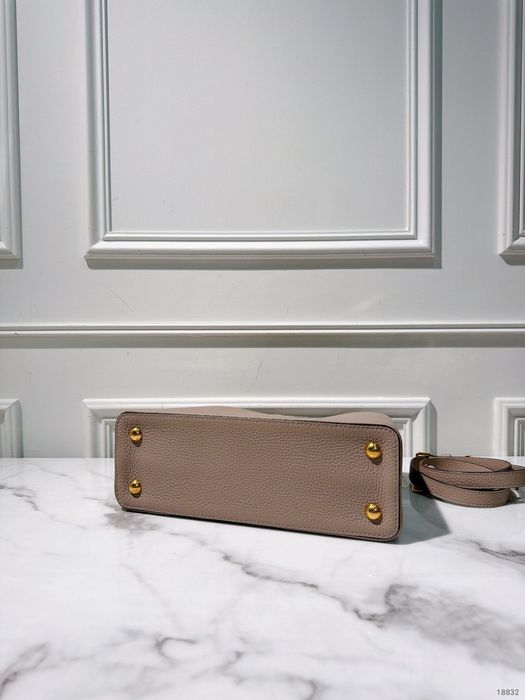 LV Louis Vuitton Capucines Grey