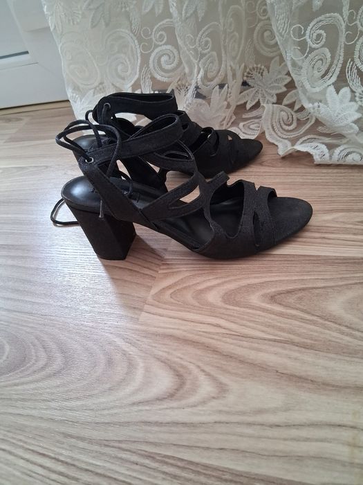 Sandale dama 38,in stare buna