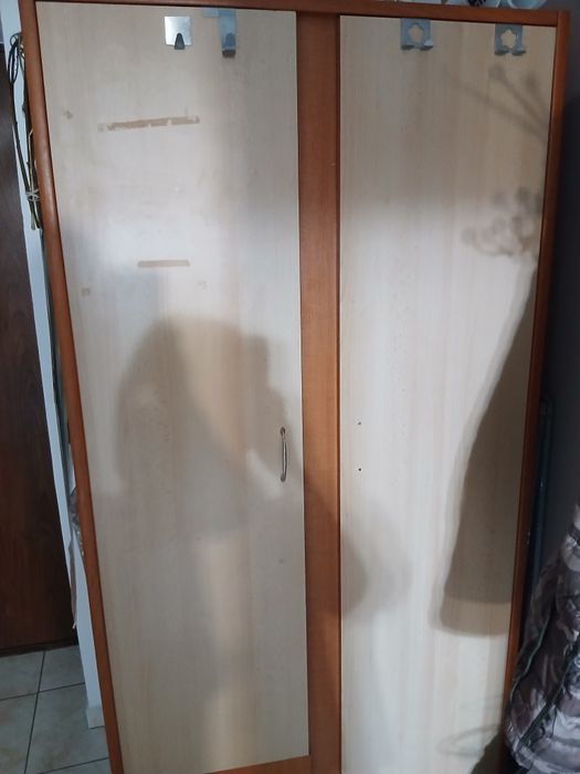 Dulap cu doua usi.