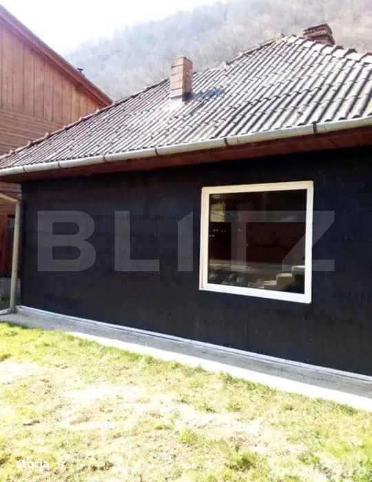 Cabana cu piscina si sistem fotovoltaic, 60 mp, zona Maguri Racatau