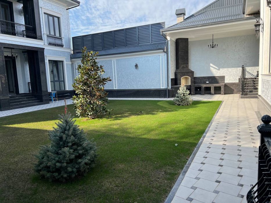 Продается шикарный дом в самом центре города