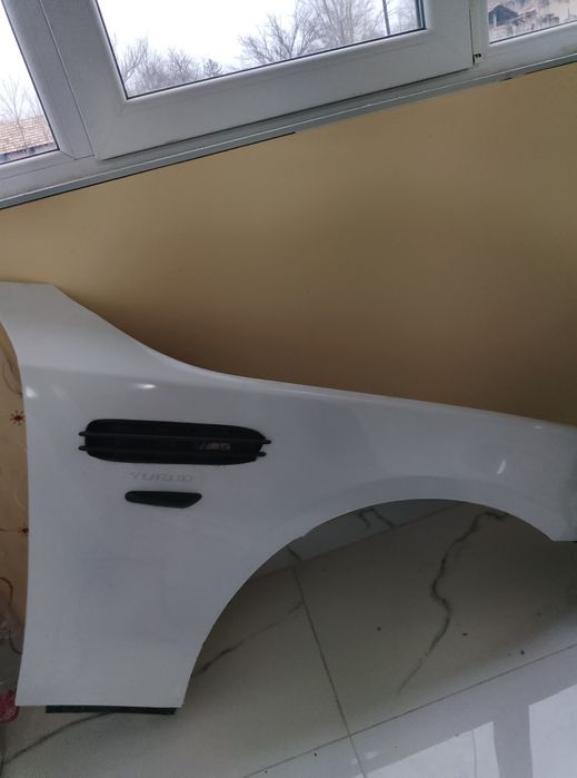 Продавам комплект предни калници за BMW E60 (ляв + десен).
Комплек