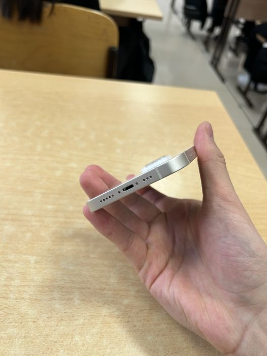 Продам IPhone 14 белый